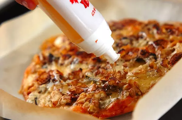 ゴルゴンゾーラとハニーのピザの作り方3