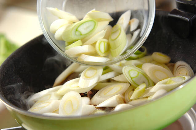 牛肉とネギと菜の花の蒸し煮の作り方の手順3