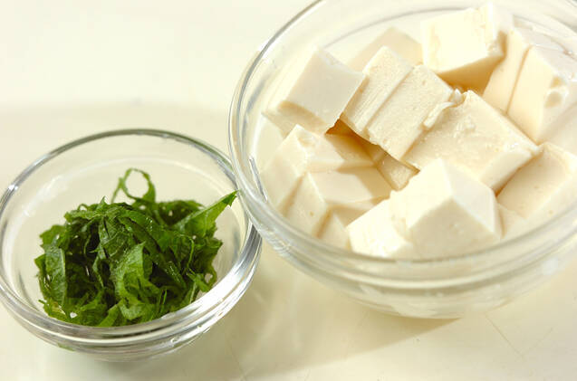 納豆と豆腐のみそ汁の作り方の手順1