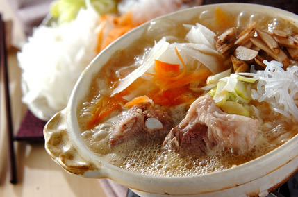 みそ仕立ての豚バラ鍋