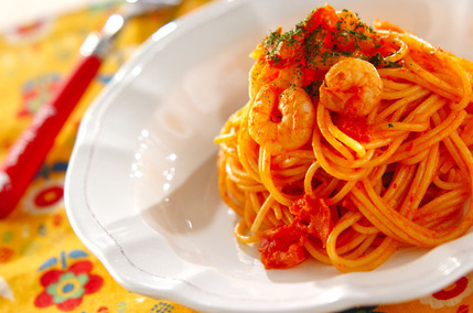 エビとゴボウのトマトクリームパスタ