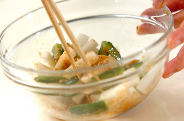 塩もみ大根とキュウリのゴマ和えの作り方の手順5