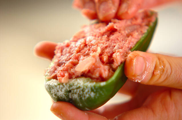 ピーマン肉詰め 簡単で食べやすい シイタケも入ったおすすめレシピの作り方の手順5