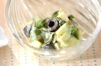 モッツァレラとアボカドのバジル和え