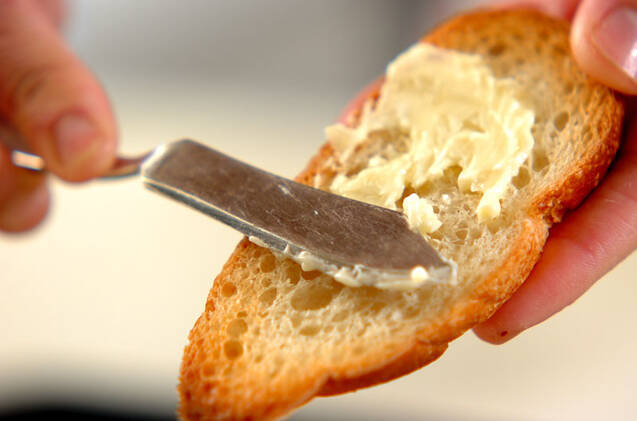 ガーリックトーストの作り方の手順2