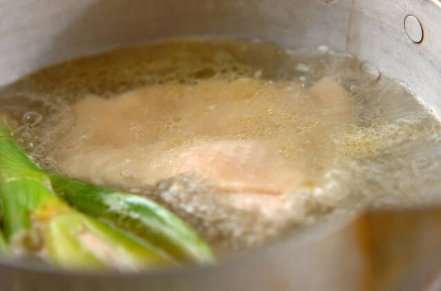 鶏肉と栗の煮込みの作り方の手順1