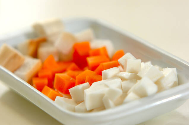 ほんのりユズの根菜汁の作り方の手順1