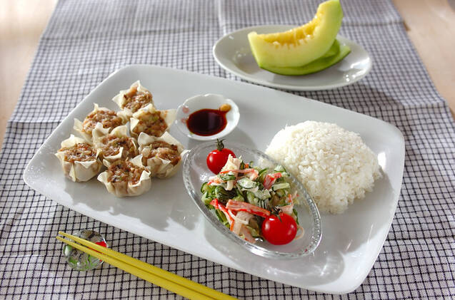 ワンプレートに盛りつけた焼売ランチ