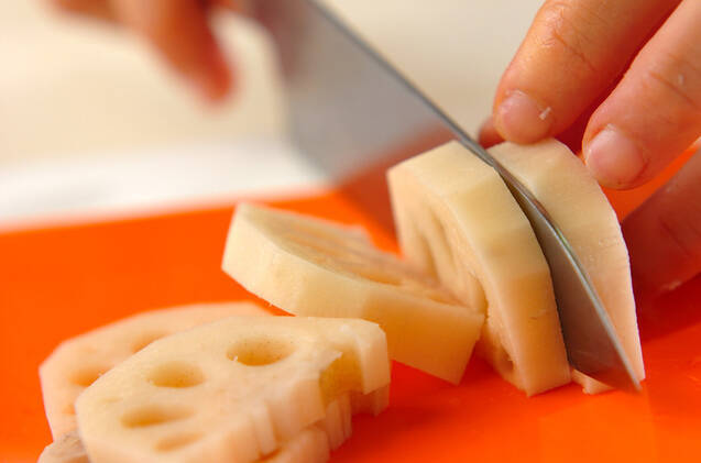 レンコンのシンプル炒めの作り方の手順1