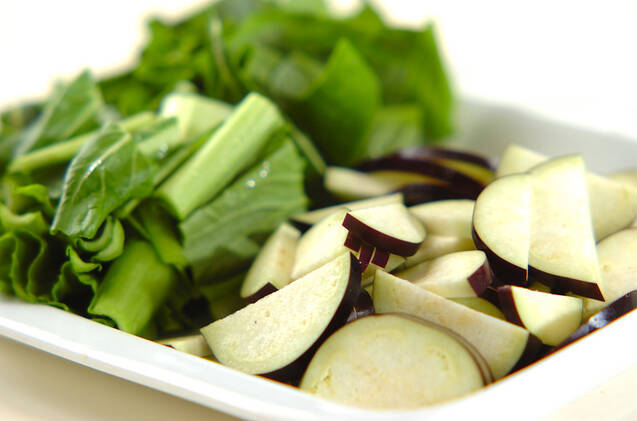 小松菜とナスのみそ汁の作り方の手順1