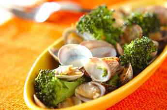 ブロッコリーとアサリのワイン蒸し
