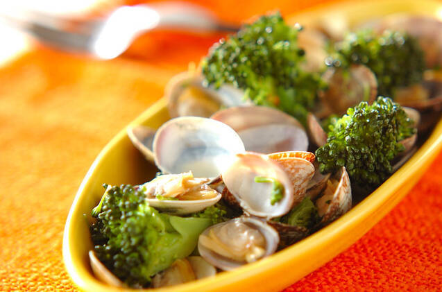 ブロッコリーとアサリのワイン蒸し