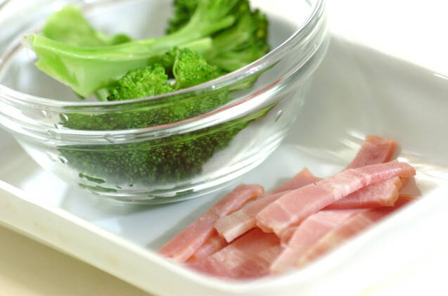 ブロッコリーとベーコンのソテーの作り方の手順1