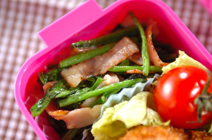 ホウレン草とベーコンのソテー