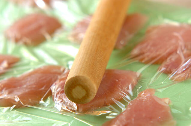 チキンのピカタの作り方の手順1