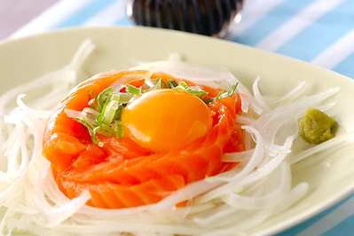サーモンユッケ 副菜 レシピ 作り方 E レシピ 料理のプロが作る簡単レシピ