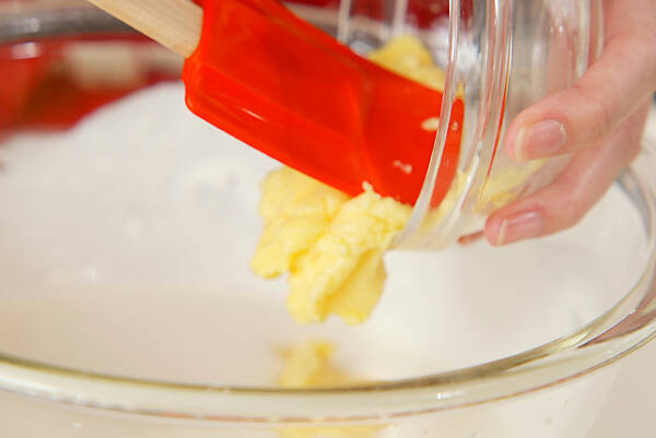 季節のフレッシュフルーツロールケーキの作り方の手順13