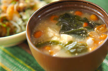 くずし豆腐のゴマみそ汁