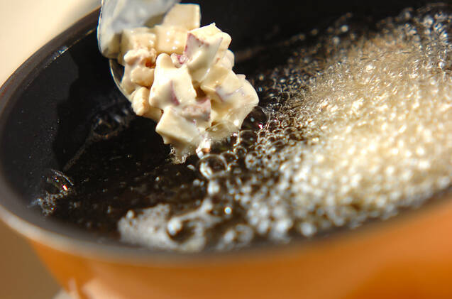 サツマイモとクルミの天ぷらの作り方の手順3