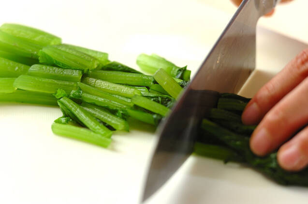 青菜のからししょうゆ和えの作り方の手順1