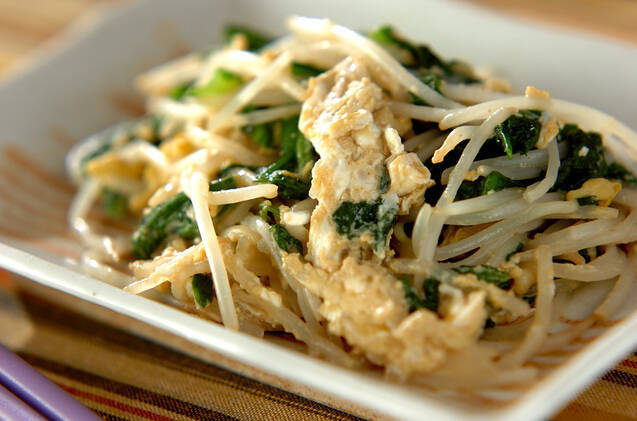 モヤシと春菊の卵炒め