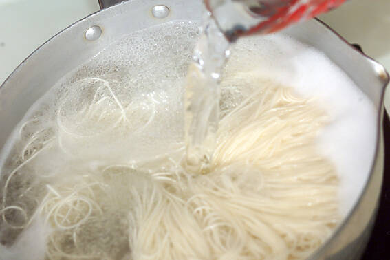 ジャージャー素麺の作り方の手順1