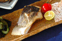 スズキの塩焼き・酢の物添え