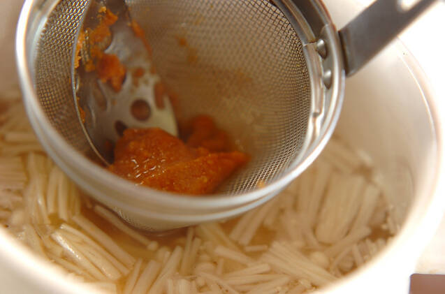 豆腐とエノキのみそ汁の作り方の手順4