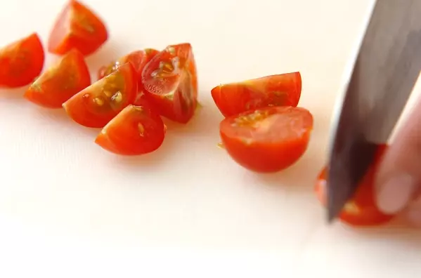 プチトマトとチーズのおかかしょうゆの下準備1