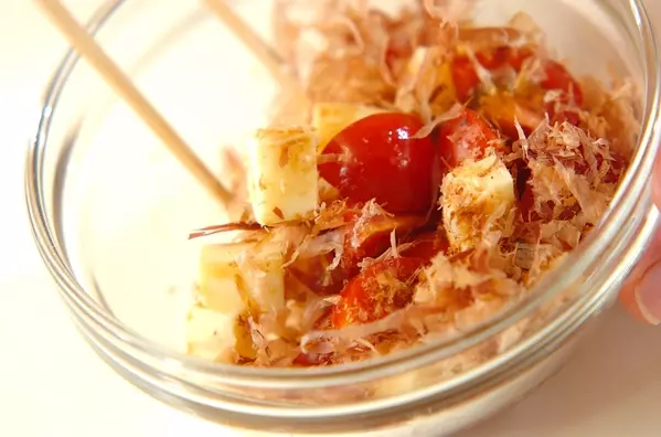 プチトマトとチーズのおかかしょうゆの作り方1