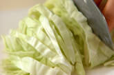 キャベツのキムチ和えの下準備1