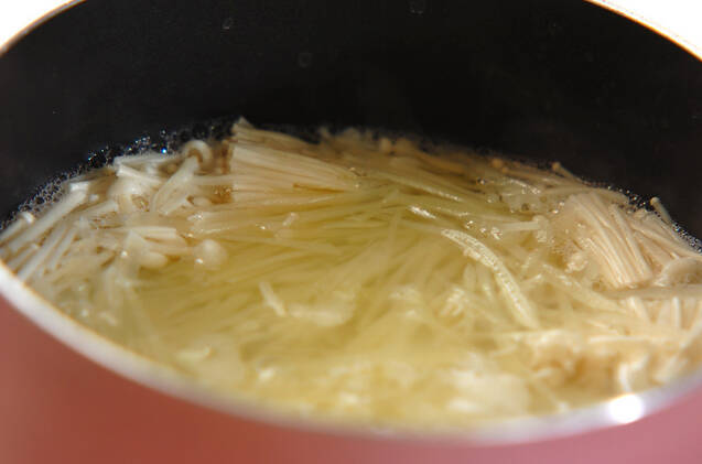 ジャガイモとエノキとホタテのあっさりスープの作り方の手順3