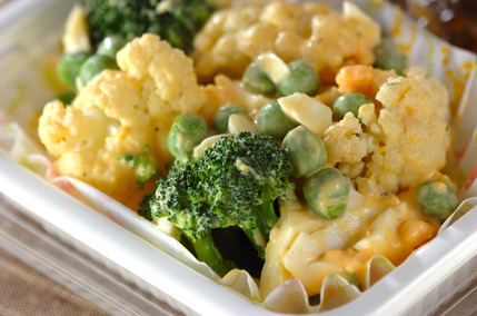 カリフラワーとブロッコリーのサラダ