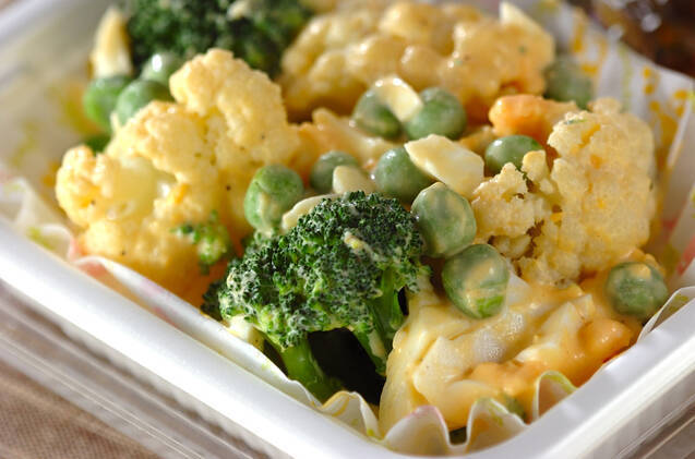 カリフラワーとブロッコリーのサラダ