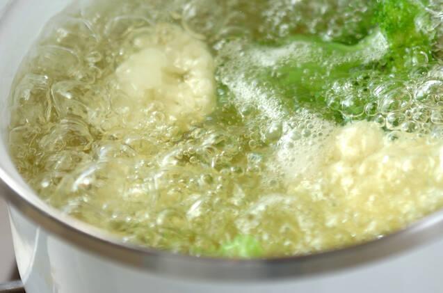 カリフラワーとブロッコリーのサラダの作り方の手順1