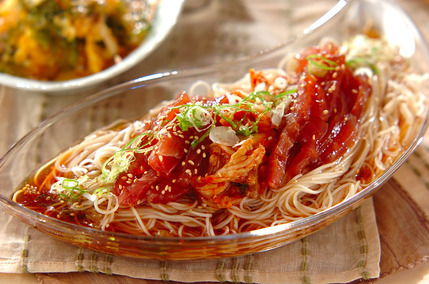 漬けマグロとキムチ素麺