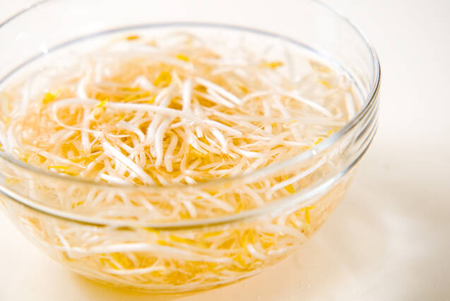 豚肉とモヤシのレンジ蒸しの作り方の手順1