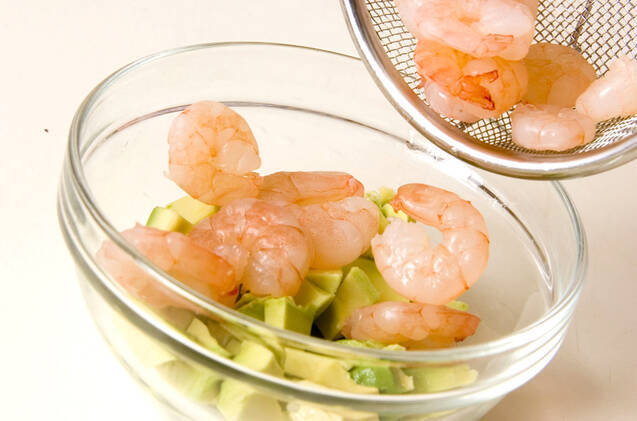 エビとアボカドのグラタンの作り方の手順2