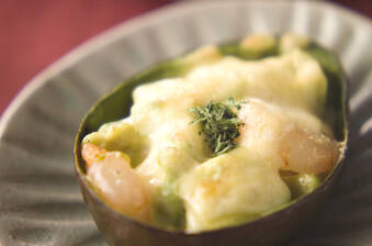 エビとアボカドのグラタン