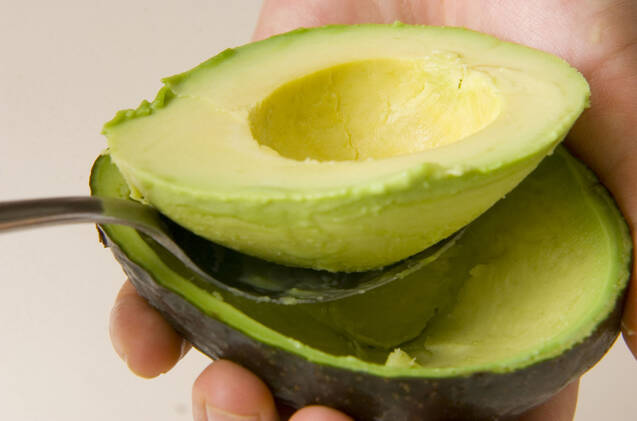 エビとアボカドのグラタンの作り方の手順1