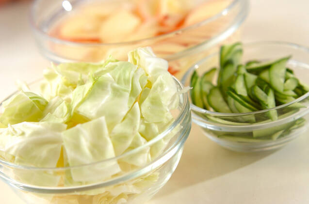塩もみキャベツのサラダの作り方の手順1