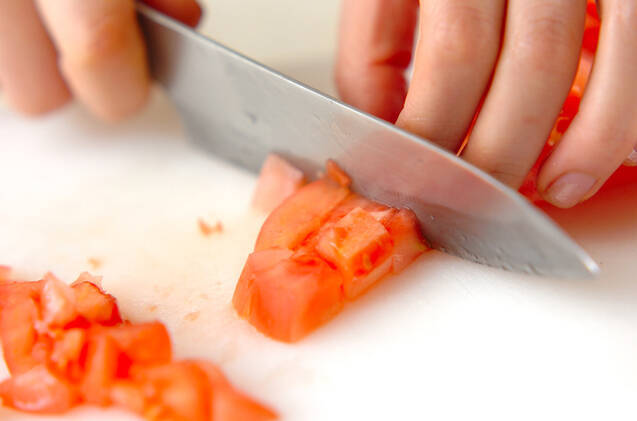 トマトとスプラウトのスープの作り方の手順1