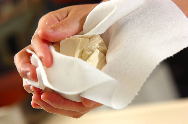 豆腐のゴマ酢和えの作り方の手順1