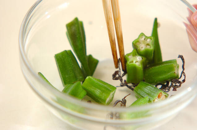 オクラの塩昆布和えの作り方の手順3