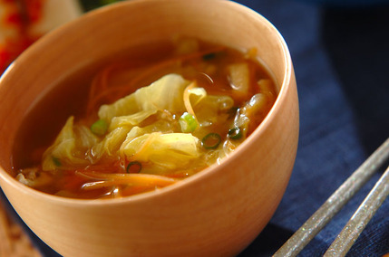キャベツとニンジンのみそ汁