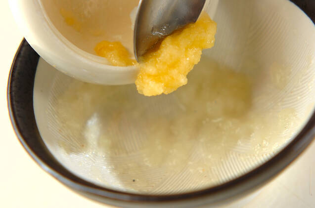 玉ネギとリンゴのペーストの作り方の手順2