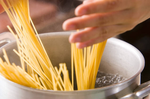 おろしなめこパスタの作り方の手順1