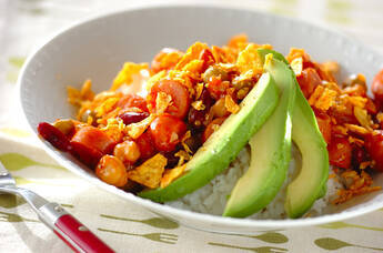 チリコンカン丼