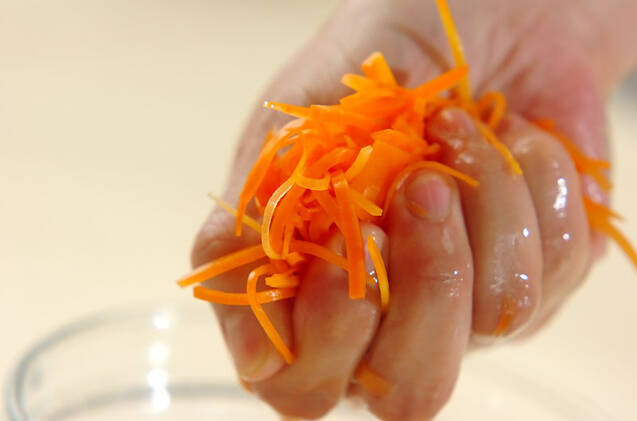 ニンジンとキュウリのナムルの作り方の手順4