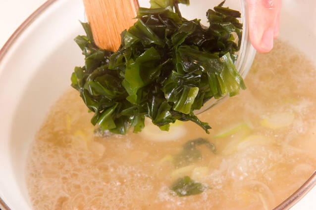 ワカメと鶏肉のスープの作り方の手順5